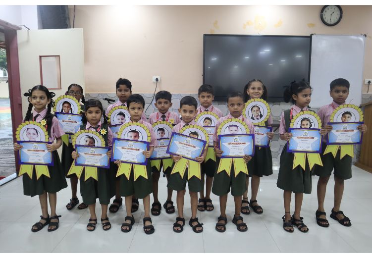 STAR SANTHOMIANS AND STAR CLASS - AUGUST
